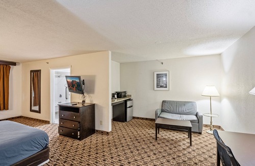 Wichita Hotel | Coratel Plus- Comfort 2 Queen Bed Suite Non-Smoking