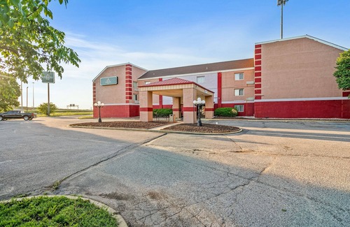 Wichita Hotel | Coratel Plus- Comfort 2 Queen Bed Suite Non-Smoking