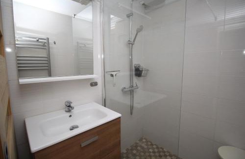 Les Arenes Casa | CORAUX - Maisonnette 4 pers avec piscine et parking