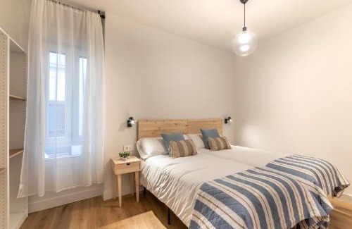 Centro histórico de Bilbao Apartamento | Corazón del Casco Viejo, las Siete Calles - Parking opcional