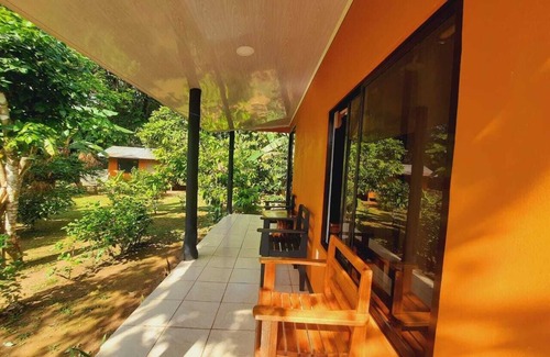 Los Planes Cabina | corcovado green parrot