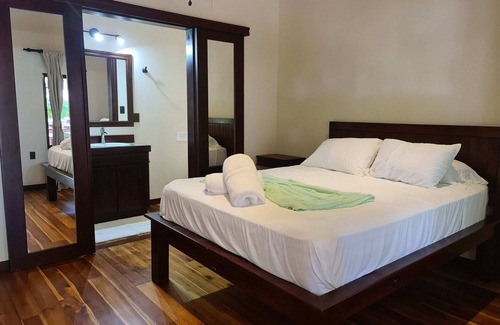 Dominical Hotel | Corcovado Queen Room at Hona Beach Hotel