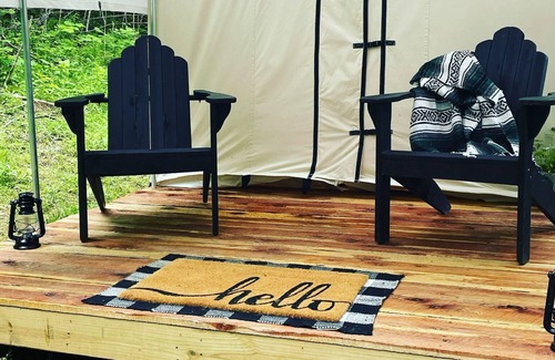 Chestnut Mound Alquiler De RV | Cordell Cove GLAMPING with PRIVATE HOT TUB!