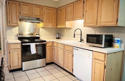 Walnut Grove Casa | Cordova! Modern 3BR, Hot tub&bbq