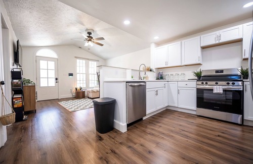 Fountain Square Cabaña | Core's Cottage: Stylish 1BR Near Dwtn Indy and Indiana Black Expo in Fountain Sq