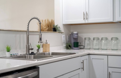 Fountain Square Cabaña | Core's Cottage: Stylish 1BR Near Dwtn Indy and Indiana Black Expo in Fountain Sq