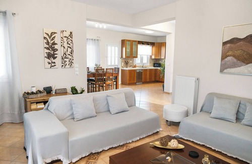 Vrahati Villa | Dimitris casa corintia con hermoso jardín cerca de la playa y del centro.