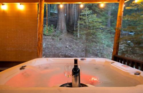 Sugar Pine Casa | Corlieu Falls Cabin in Sugar Pine 8 miles from Yosemite with Gazebo, Hot tub a shack and Bar top