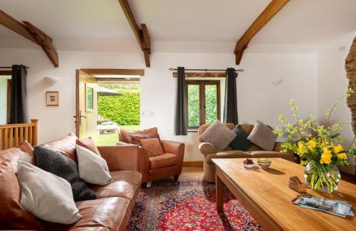 Widegates Casa | Corn Barn at East Trenean Farm -Luxury Cornish Barn Conversion sleeping 8 with hot tub, private garden, rural views and EV facilities