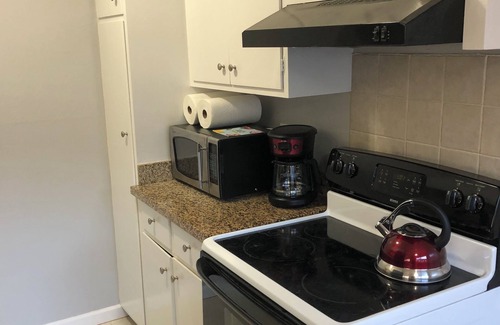 Belmont Apartamento | Corner 1-bedroom apt in wonderful Belmont close to SF airport, SFO & San Jose