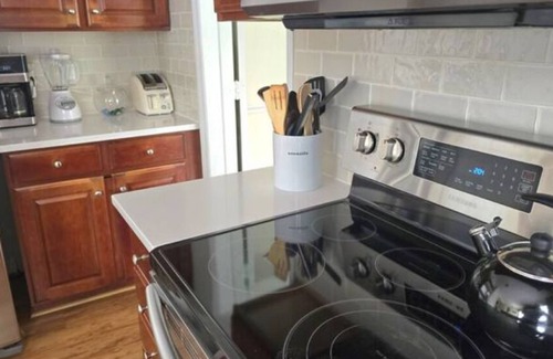 Wessex Square Casa | Corner Chateau - Candlewyck Neighborhood