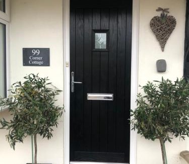 New Forest District Casa | Corner Cottage - character, charm, great location.