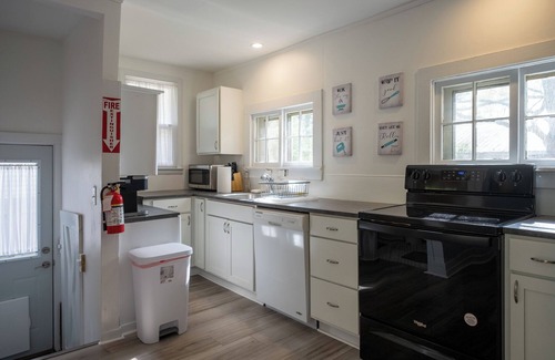 Saugatuck Casa | Corner Cottage, Downtown Saugatuck