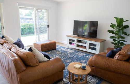 Cessnock Casa | Corner Cottage- Pool Table, WiFi, AC & Firepit