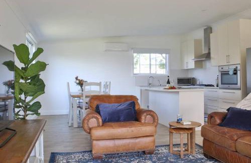 Cessnock Casa | Corner Cottage- Pool Table, WiFi, AC & Firepit