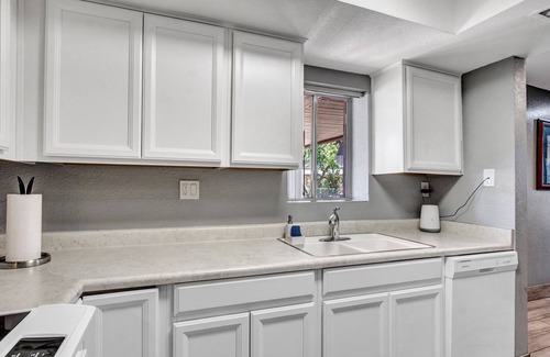 Desert Shores Condominio | Corner Lakeside with view, 2 Bedroom