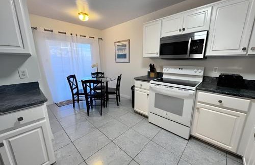 Indian Wells Casa | Corner Lot Pool Home Central Located near Disney