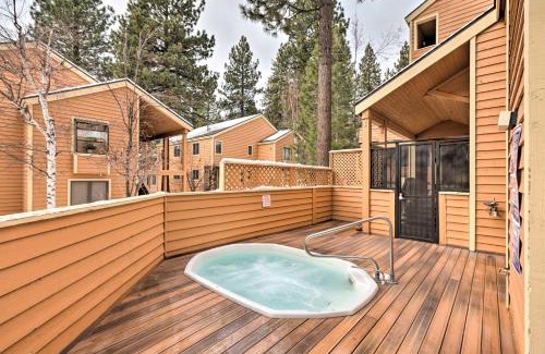 Incline Village Apartamento | Corner-Unit Condo with Grill Walk to Lake Tahoe!