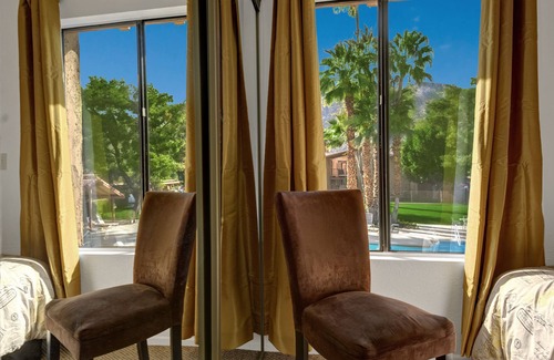 Baristo Condominio | Condominio en la esquina - A pie del centro de Palm Springs
