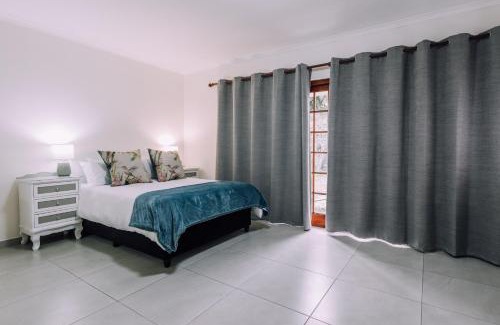 Panorama Casa | Cornerstone Guesthouse Alk Van Zyl
