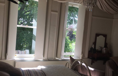Trafford Casa | Cornerstones Guest House