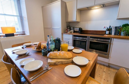 Ty Croes Apartamento | Coron - a dog that sleeps 6 guests in 3 bedrooms