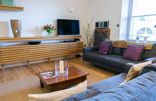 Ty Croes Apartamento | Coron - a dog that sleeps 6 guests in 3 bedrooms