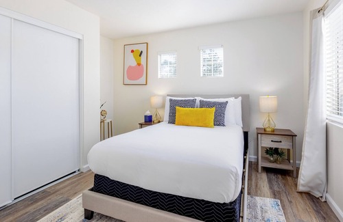Eastvale Casa | Corona's Gem: A Vibrant Haven- 30 Mins from Disney