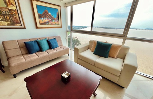Las Peñas Apartamento | Apartment river view in Puerto Santa Ana, 24/7 security, pool, jacuzzi, and gym.