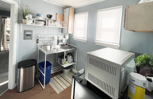Youngstown Apartamento | Corporate Apartment in Historic North Side District Near Downtown