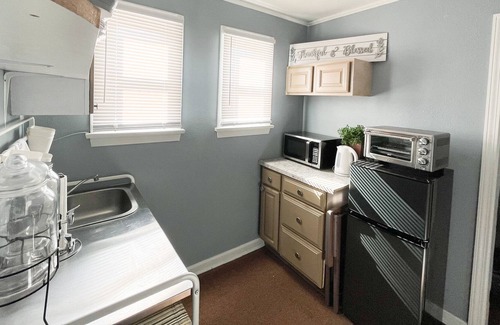 Youngstown Apartamento | Corporate Apartment in Historic North Side District Near Downtown