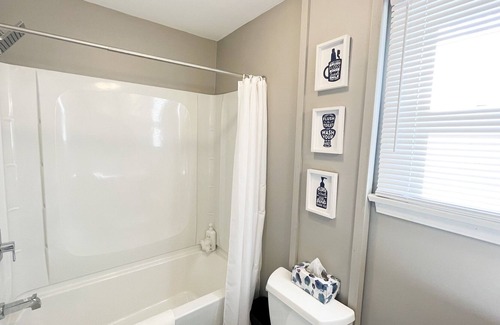 Youngstown Apartamento | Corporate Apartment in Historic North Side District Near Downtown