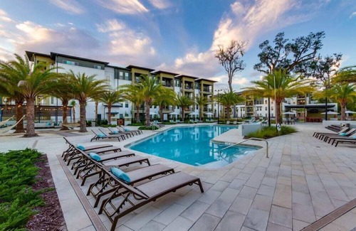 Deerwood Apartamento | Corporate Suite Shoppe