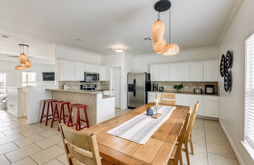 Corpus Christi Condominio | Corpus Christi Condo w/ Community Pool, Near Beach