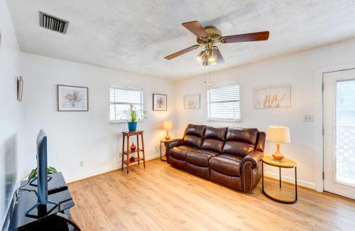 South Side Casa | Corpus Christi Extended Stay - 7 Mi to Beach!