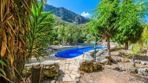 Montecorto Casa | Cortijo y Estudio Montecorto by Ruralidays