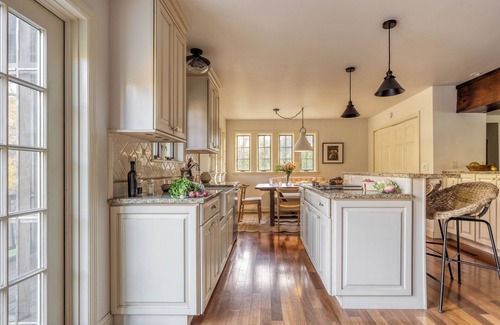 Saugerties Casa | Cortland by AvantStay | Charming Heritage Estate w/ Private Lake & Pool