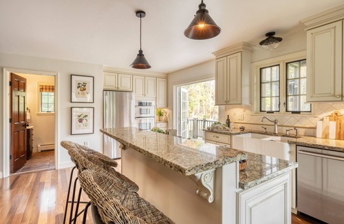 Saugerties Casa | Cortland by AvantStay | Charming Heritage Estate w/ Private Lake & Pool