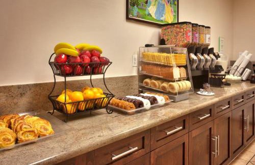 Anaheim Resort Hotel | Cortona Inn and Suites Anaheim Resort