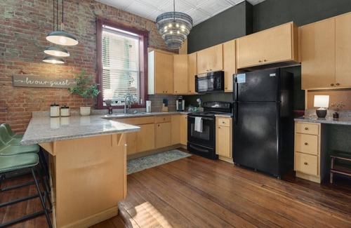 Great Falls Apartamento | Patio/Fire Pit | In Unit Laundry | Downtown | Parking | King Bed