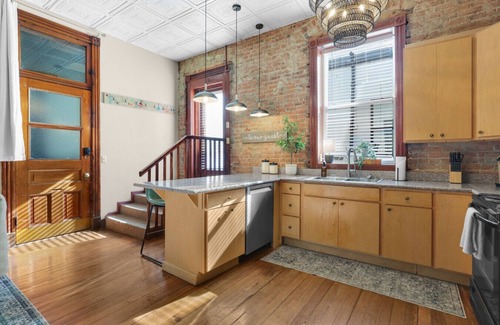Great Falls Apartamento | Patio/Fire Pit | In Unit Laundry | Downtown | Parking | King Bed