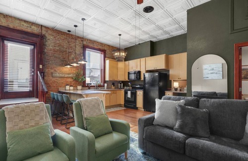 Great Falls Apartamento | Patio/Fire Pit | In Unit Laundry | Downtown | Parking | King Bed