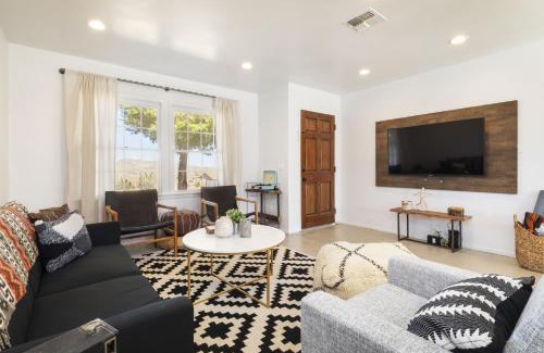 Joshua Tree Casa | Cosmic Rabbit - Family fun with hot tub! home
