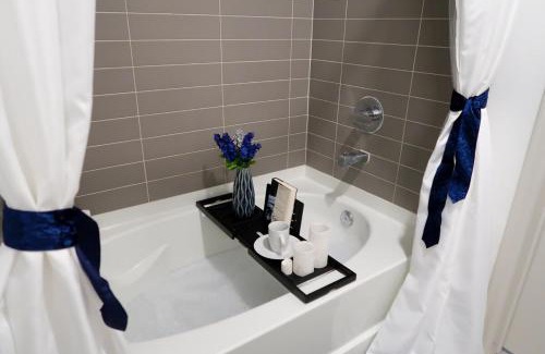 Deerwood Apartamento | Cosmic Serenity Retreat 1BD Lux King in Southeast Jax
