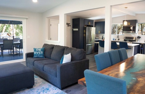 Hacienda Casa | Cosmo Retreat: Stylish & FUN Retreat in Redwoods! HtTb/Pup/WiFi/AC/BocceBall