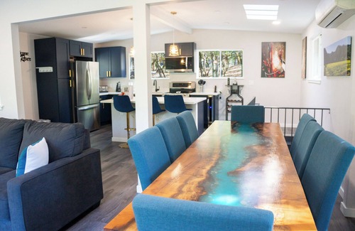 Hacienda Casa | Cosmo Retreat: Stylish & FUN Retreat in Redwoods! HtTb/Pup/WiFi/AC/BocceBall