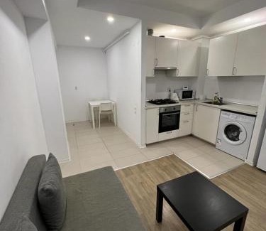 Stefanestii de Jos Apartamento | Cosmopolis Single Bedroom Apartment 204