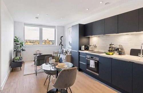 Clock House Apartamento | Cosmopolitan Living: Upscale 1BR Gem in Beckenham
