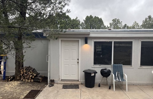 Tijeras Casa | Cosmopolitan Olive Minutes away from Cibola National Forest