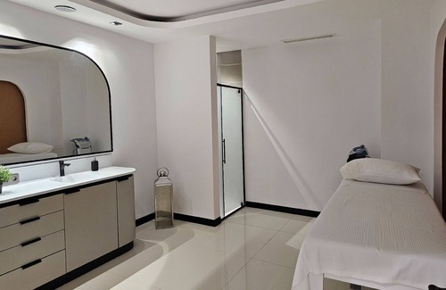 Lara Complejo | Cosmos Health Center by Medworld